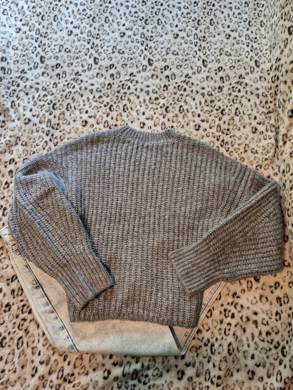 A&F Gray Knit Sweater - Picture 4 of 6